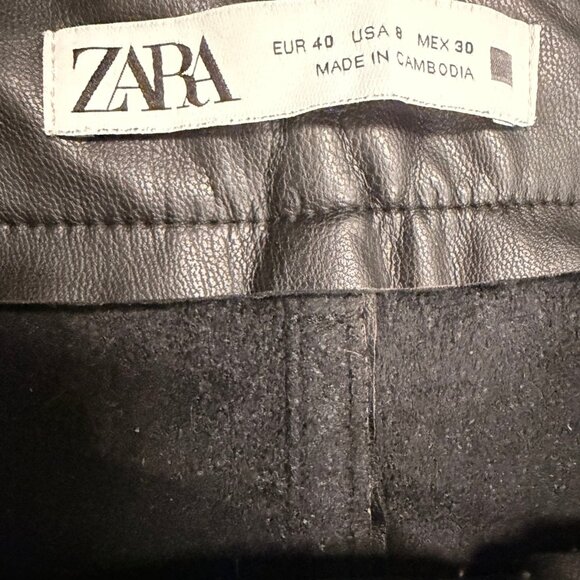 ZARA Faux Leather Straight-Leg Pants in Black High-Rise Vegan Leather (Size 8) - Picture 8 of 9
